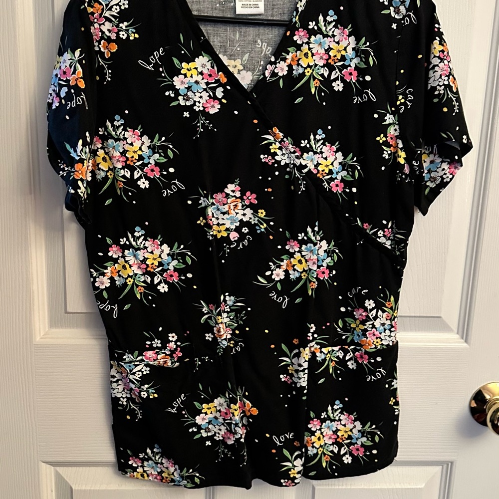 Very pretty bouquet of flowers. Perfect for happy occasions. Small scrub top.